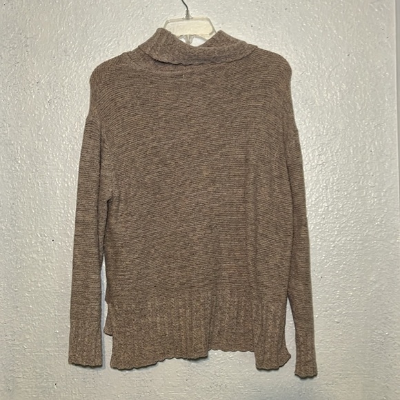 Knox Rose cream, colored, ultrasoft, cow, neck, sweater, size medium - Picture 6 of 8
